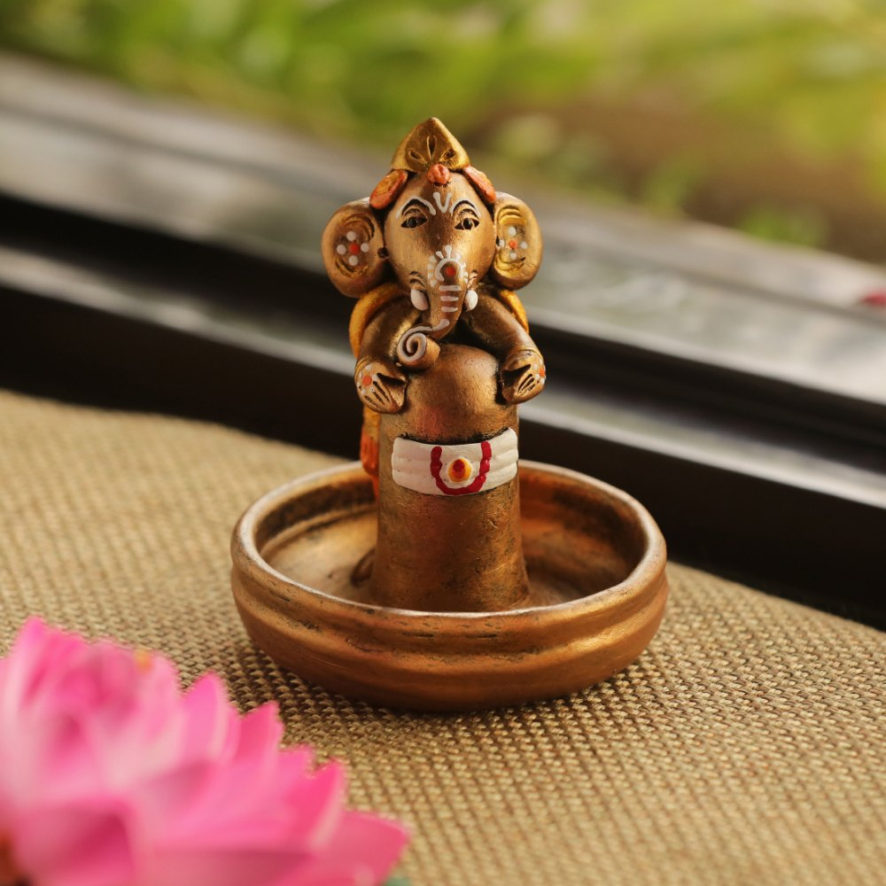 ExclusiveLane Terracotta Handpainted Copper Finish Baby Ganesha Holding Lord Shiva In Pound