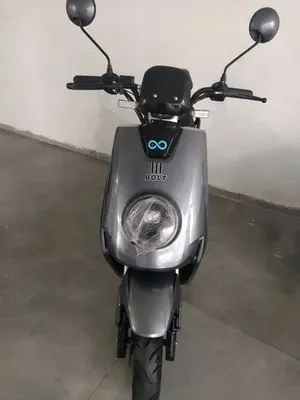 Gray Swoop Bolt Electric Scooter