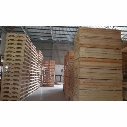 Rectangular Industrial Wooden Pallet, Capacity: 500 To 1000 kg