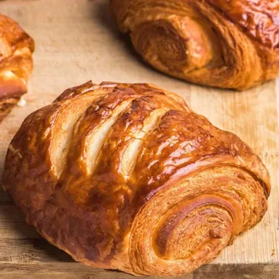 SMOKED CHICKEN HAM & CHEESE CROISSANT