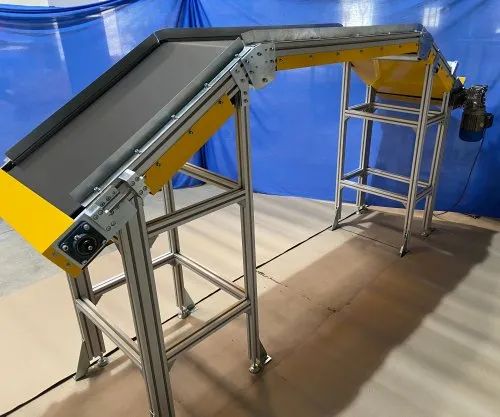 Stainless Steel Belt Conveyor Inclined Conveying System, Capacity: 100 Kg Per Feet