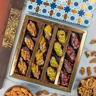 Assorted Flavoured Medjool dates Box (16 pieces)