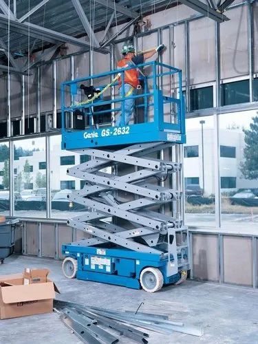 10 feet Moving Diesel Operated Scissor Lift, For Material Handling