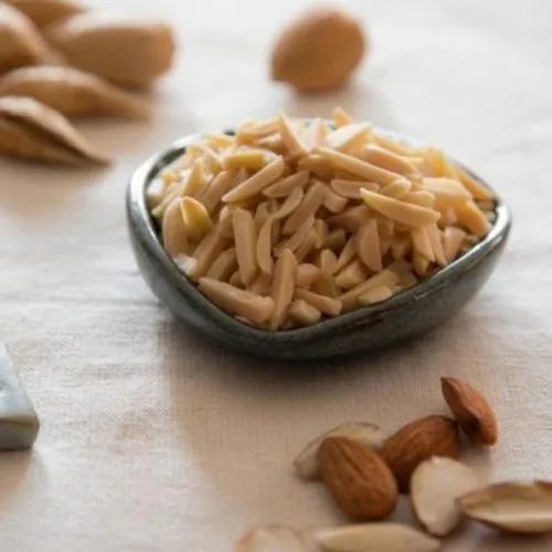 Goingnuts Slivered Blanched Almonds, Packaging Type: Vacuum Bag, Packaging Size: 1 Kg