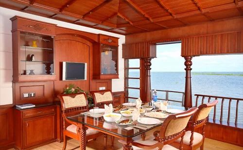 Premium Houseboat