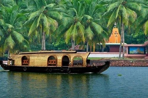 4 Person South India Backwaters Tour Package